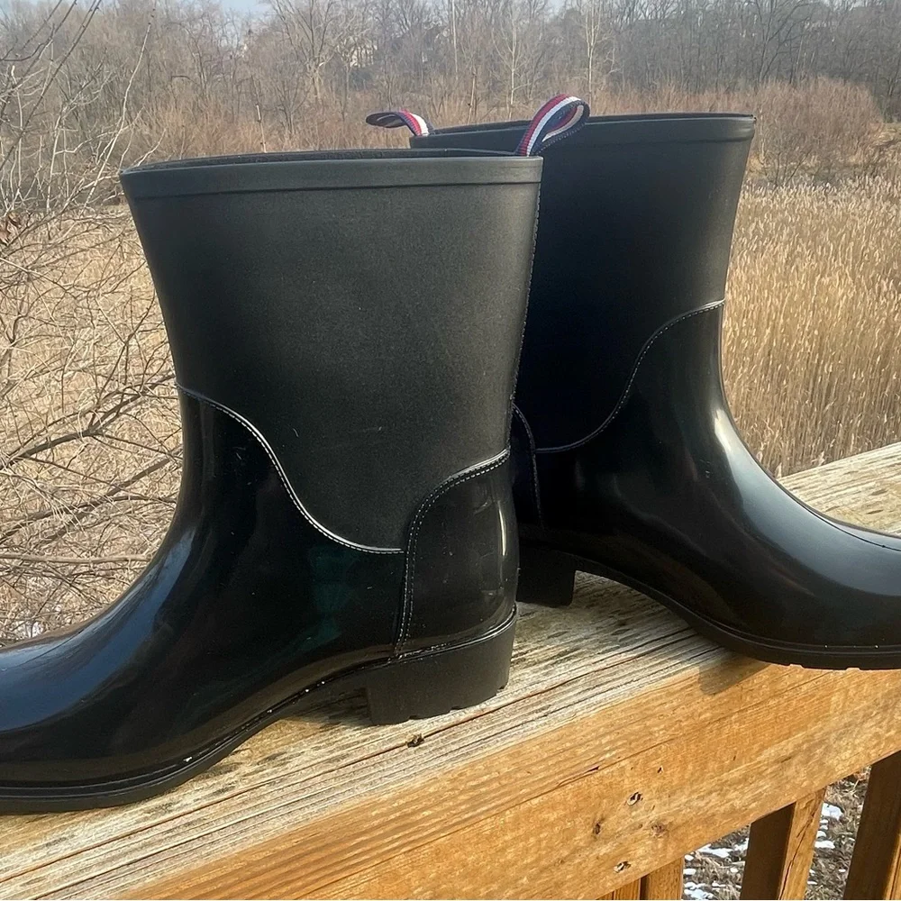 Tommy Hilfiger Women’s Kraig Black Winter & Rain Boots - Like new!